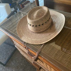 LARGE STRAW HAT